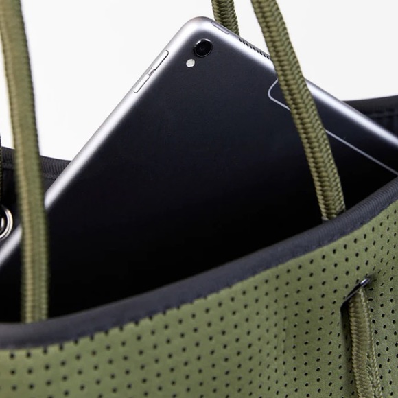 NWT Anthropologie’s Jimelia Everyday Tote in Olive - Picture 5 of 6